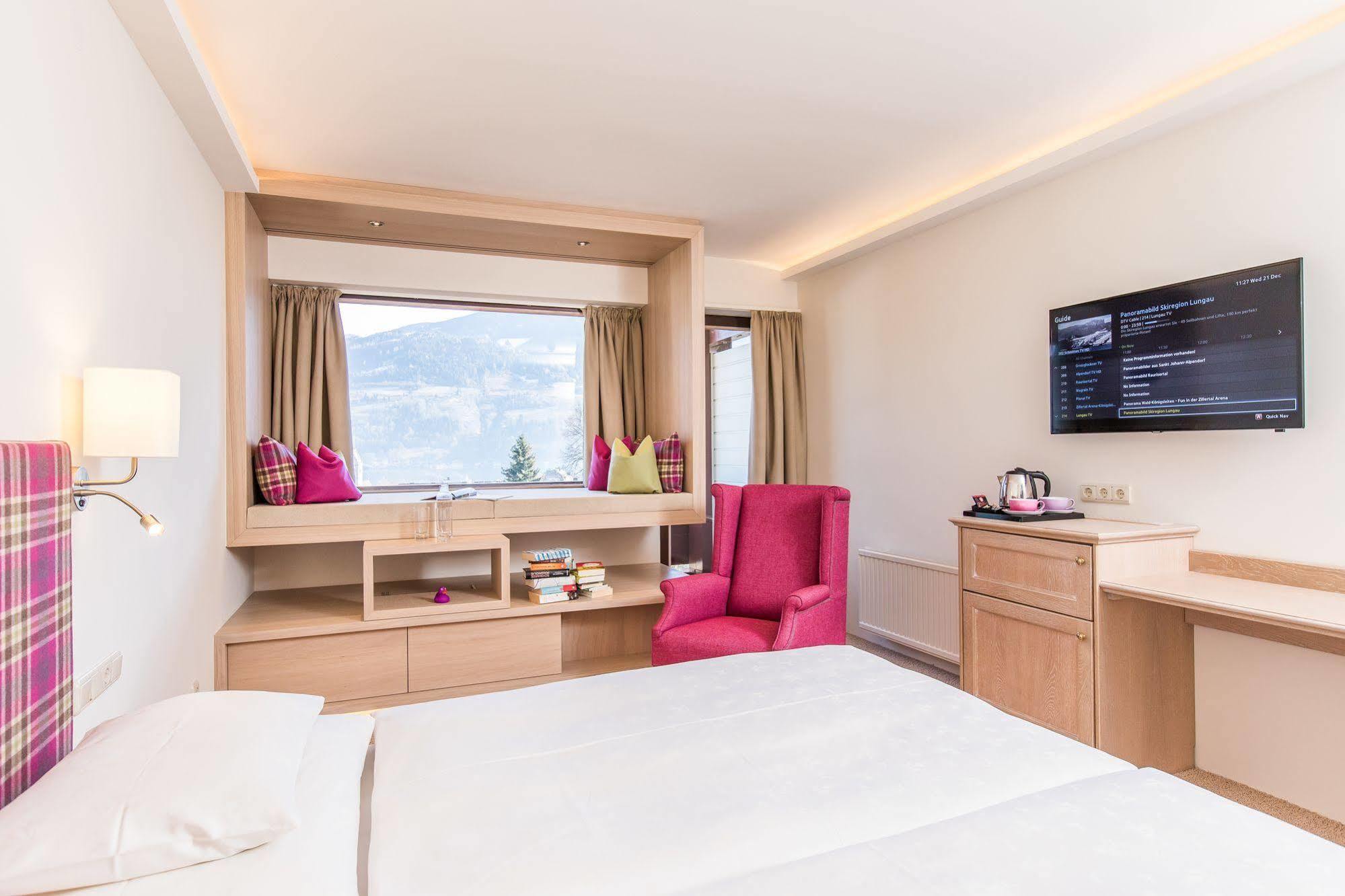 Alpin- Das Sporthotel, Summercard Included May - September ツェル アム ゼー エクステリア 写真